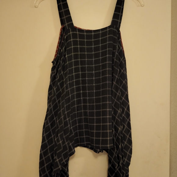 Black strap top with asymmetrical hem - Picture 1 of 3